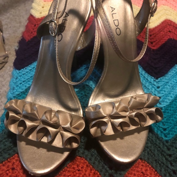 Aldo Champaign Platform Party Heels Size 8 (run a bit big, more like 8.5) - Picture 3 of 11
